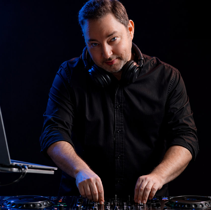 DJ CHRISMIXX
